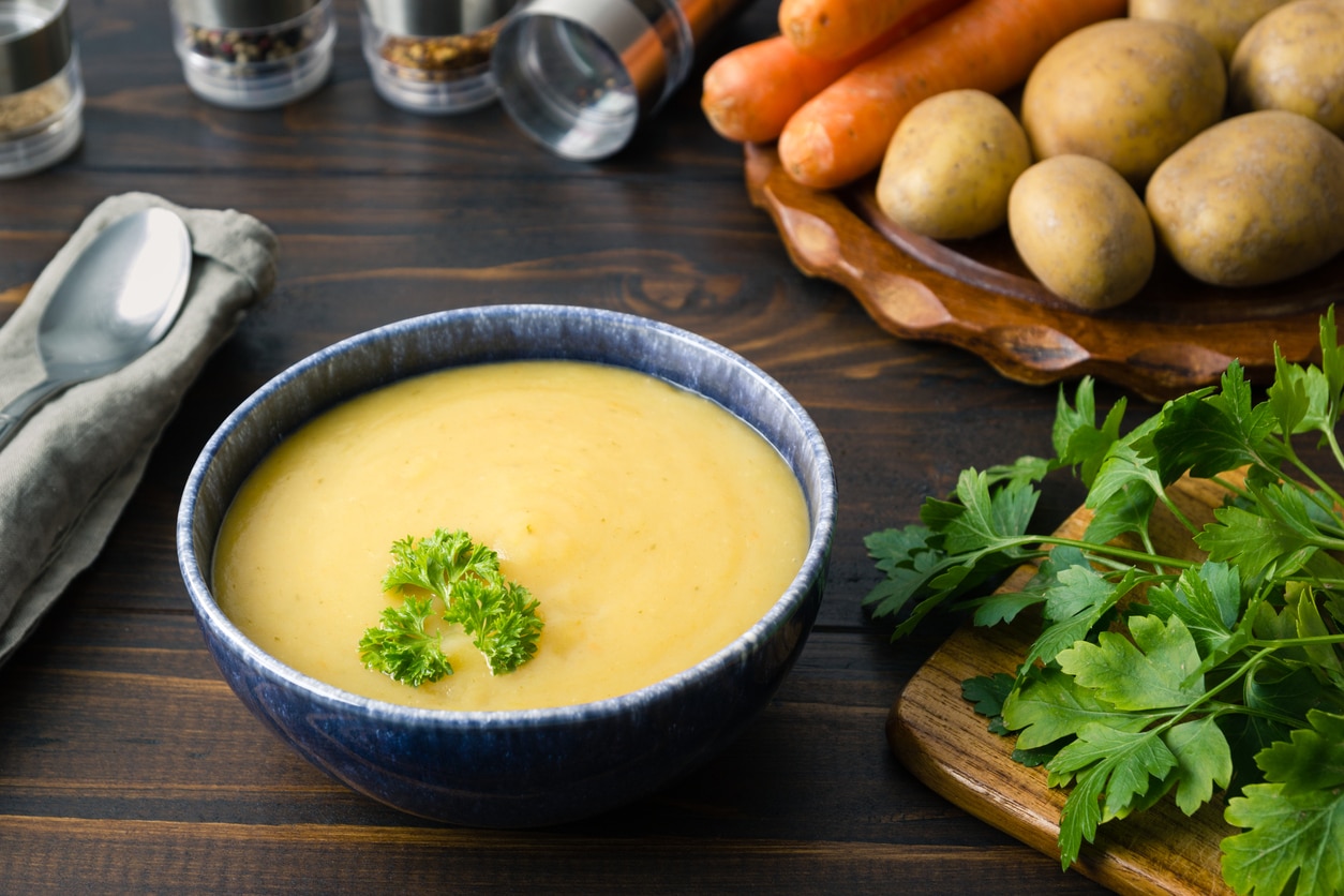 Soupe de pommes de terre légumes et persil