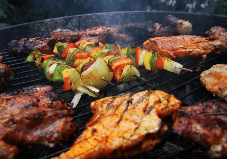 barbecue brochettes grillades