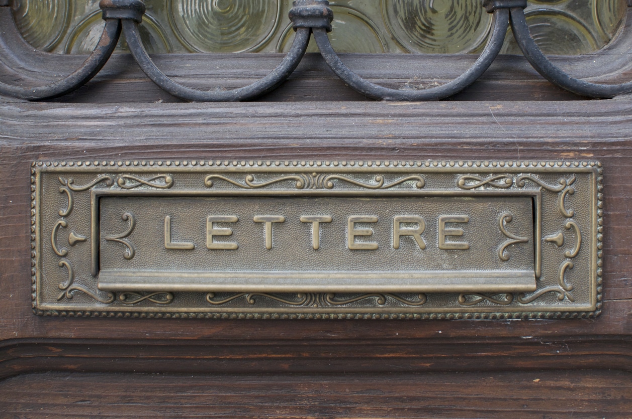 isoler la boîte aux lettres de la porte d'entrée